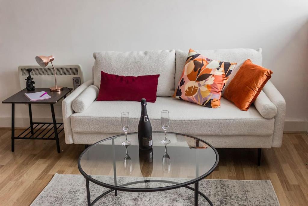 סוואנסי Cozy And Modern 2-Bed Apartment מראה חיצוני תמונה
