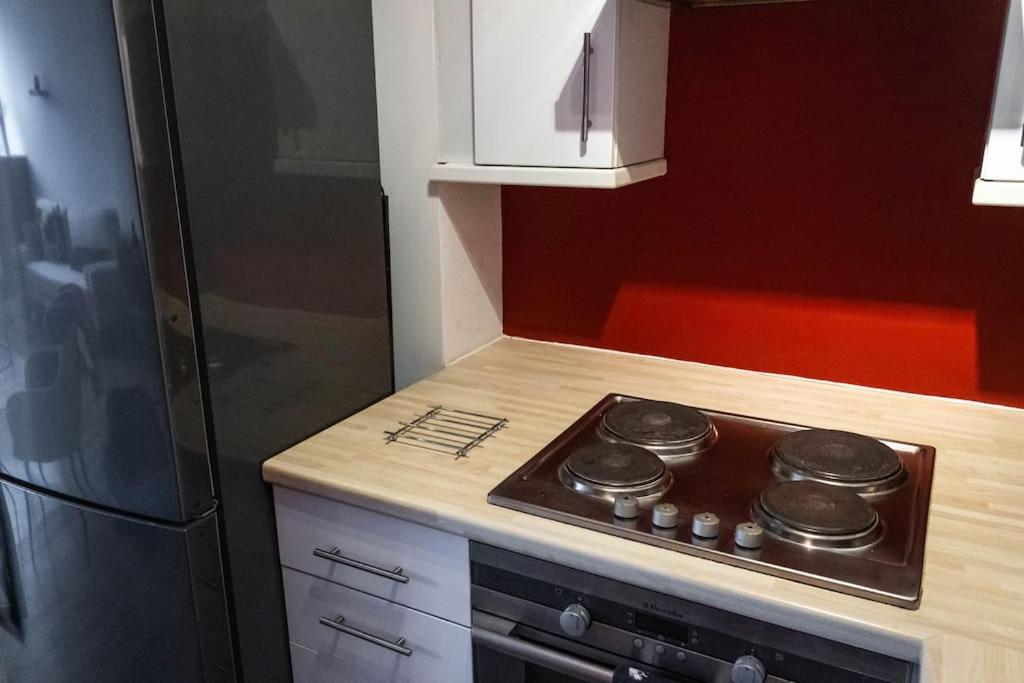 סוואנסי Cozy And Modern 2-Bed Apartment מראה חיצוני תמונה