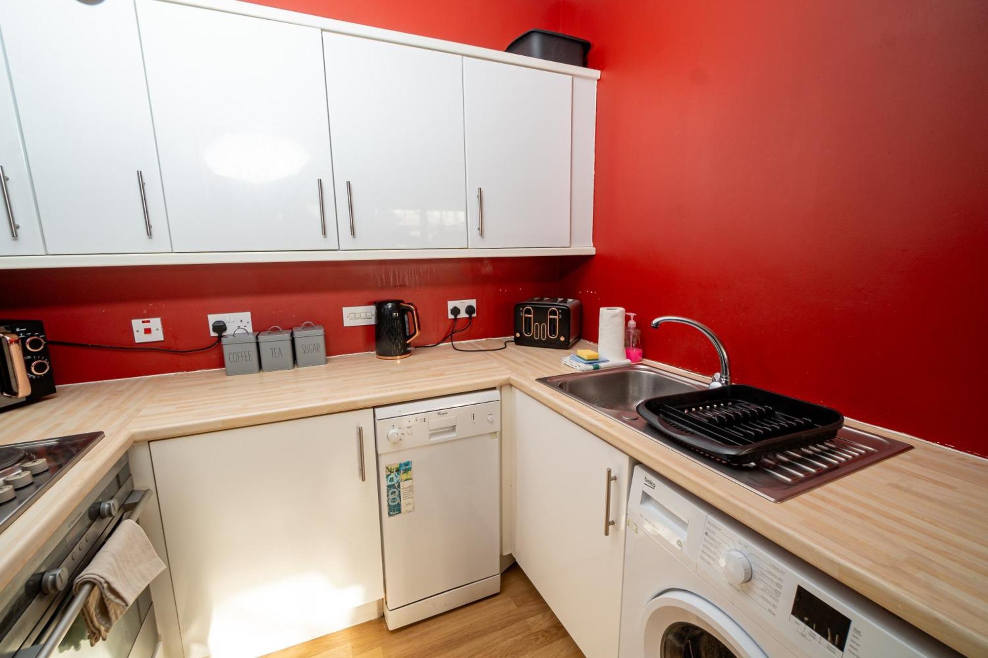 סוואנסי Cozy And Modern 2-Bed Apartment מראה חיצוני תמונה